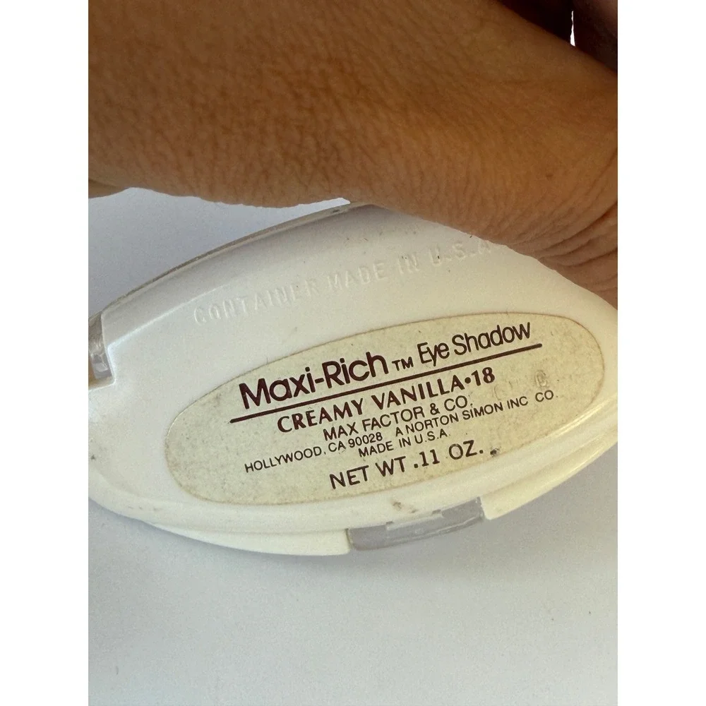 Max Factor Vintage Maxi-Rich Eye Shadow Creamy Vanilla 18 .11 oz Made in USA